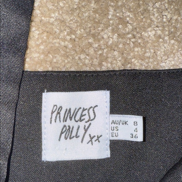 Princess Polly Black Cropped Tank Top - size 4. B8 - Picture 2 of 4